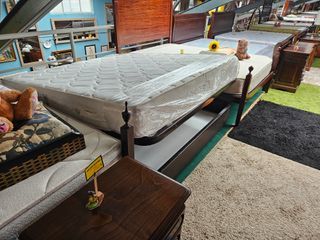 Sommier casal com arrumação e colchão