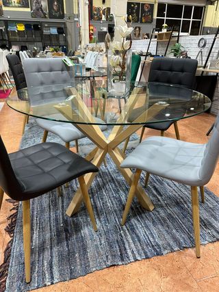 Mesa de comedor redonda de cristal (aparte sillas)