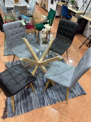 Mesa de comedor redonda de cristal (aparte sillas)