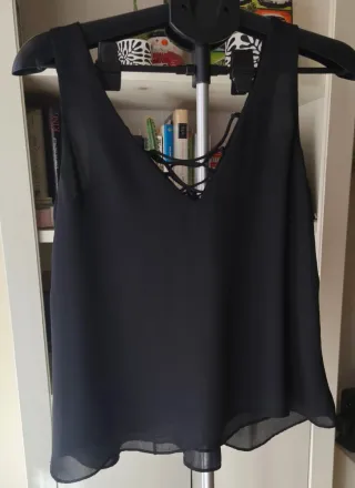 Top negro bordado Stradivarius Talla S