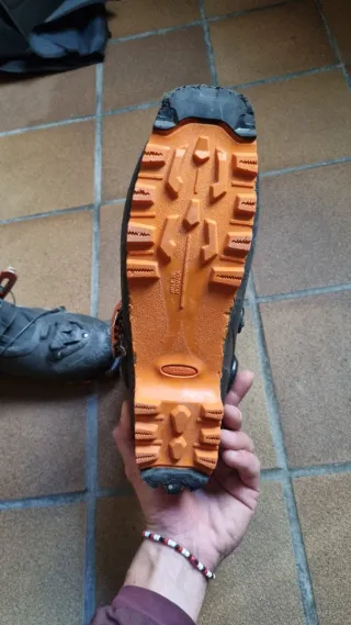 Atomic backçand carbon. Botas esqui travesia. 46