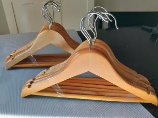 12 Perchas madera infantiles