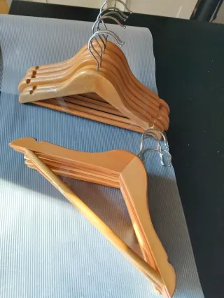 12 Perchas madera infantiles