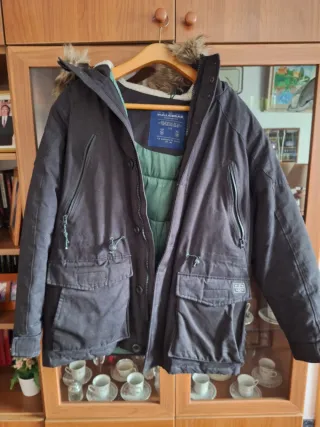 Chaquetón invierno Pull&Bear capucha Talla M