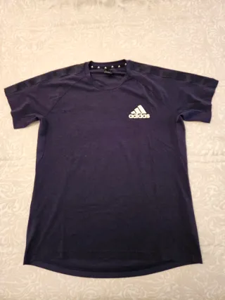 Camiseta Adidas azul deportiva
