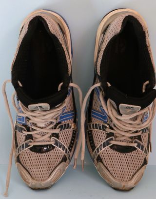 Zapatillas running grises y azules