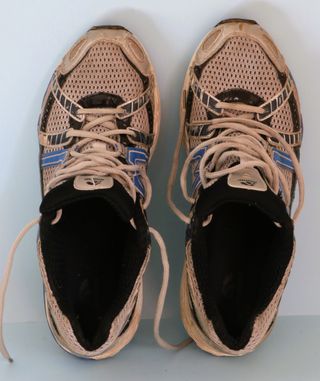 Zapatillas running grises y azules