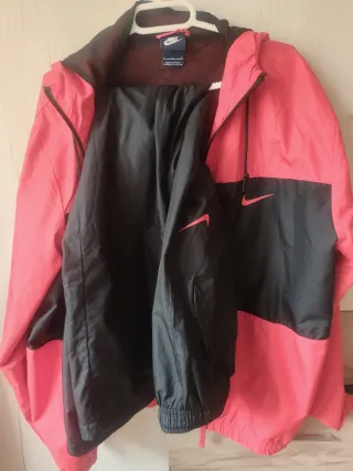 Chaqueta Nike Talla L Roja y Negra