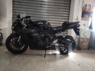 Honda CBR 1000rr Sportbike Negra