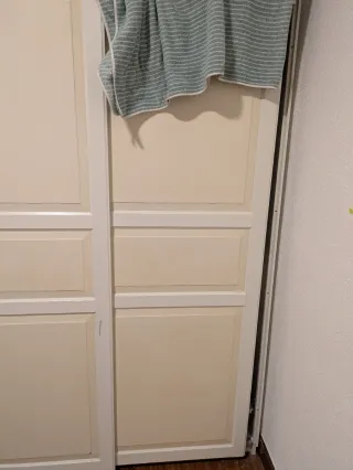 Armario beige y verde