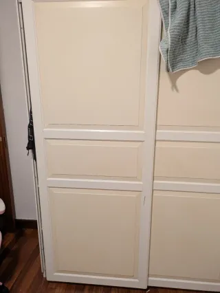 Armario beige y verde