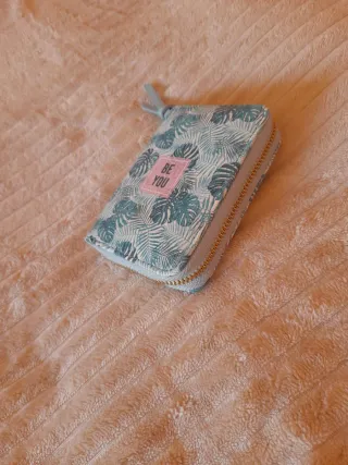 Monedero estampado hojas azul