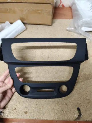 Moldura Radio/Climatizador Megane 3/Fluence