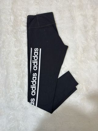 Pantalón Adidas Negro.