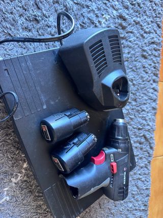 Taladro Wurth con cargador y baterías