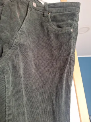 Pantalón pana PULL&BEAR verde oliva talla 38