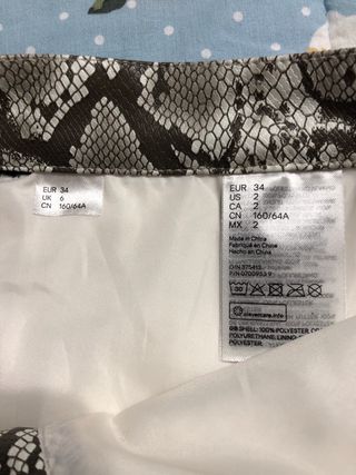 Set composto da 1 maglia corta e 2 gonne corte