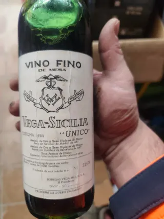 Bottiglie di vino antiche in buono stato