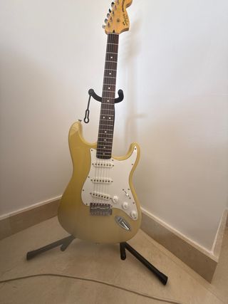 Guitarra Eléctrica Squier Classic Vibe 70s.