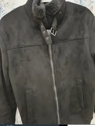 Chaqueta Bershka Negra con Cuello Peludo