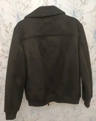 Chaqueta Bershka Negra con Cuello Peludo