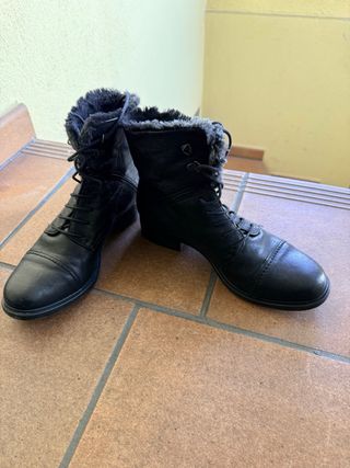 Botines Clarks negros piel forro pelo