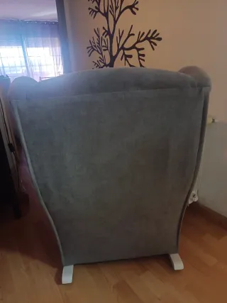 Sillón de lactancia gris