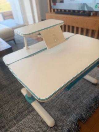 Tavolo da studio per bambini regolabile (66-80 cm).