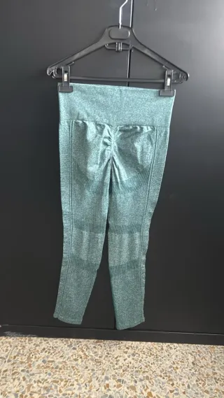 Conjunto mallas y camiseta verde