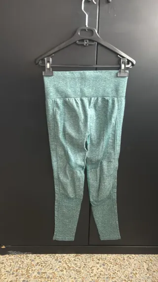 Conjunto mallas y camiseta verde