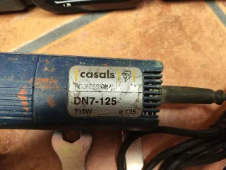 Amoladora Casals DN7-125 715W con caja y accesorio