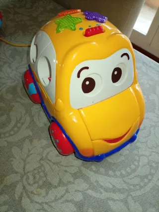 Coche de juguete educativo