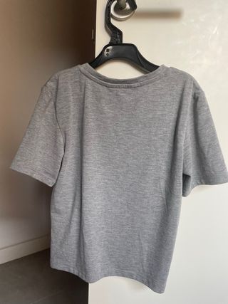 Camiseta niña H&M gris retorcida