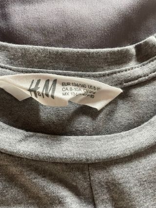 Camiseta niña H&M gris retorcida