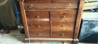 Cómoda de madera con 7 cajones