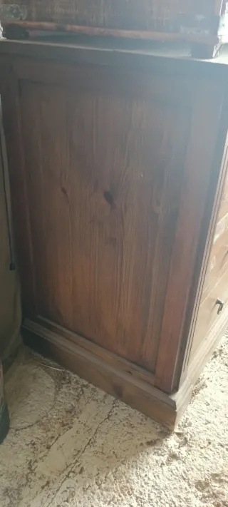 Cómoda de madera con 7 cajones