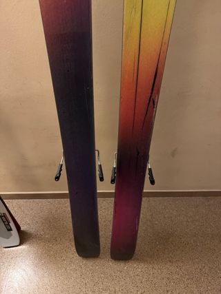 Esquís Salomon QST 106