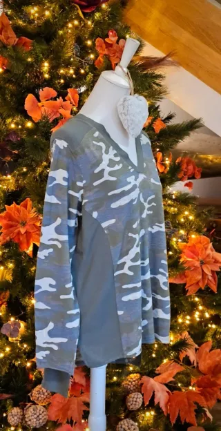 Blusa fluída verde escote V