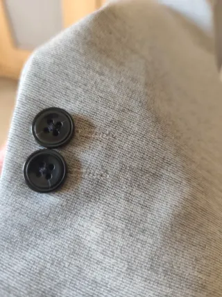 Chaqueta Zara Gris Talla M. Flexible. Cómoda.