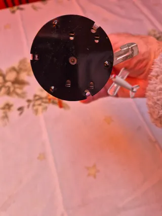 Carrusel de hojalata con aviones