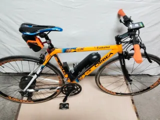 Bici eléctrica carretera Orbea naranja