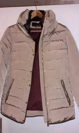 Plumas Etam beige acolchado