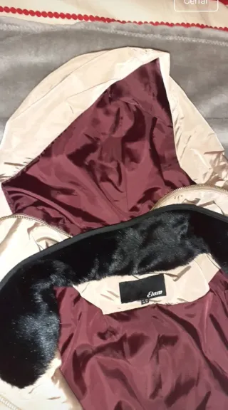 Plumas Etam beige acolchado