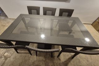 Mesa Skyline Cristal y 6 Sillas Mimbre