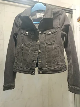 Cazadora vaquera Pull&Bear gris Talla M