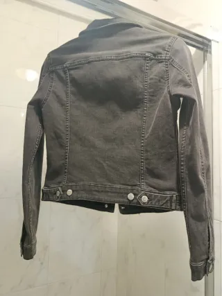 Cazadora vaquera Pull&Bear gris Talla M