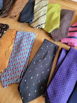 Lote de 23 corbatas de hombre