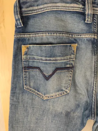 Pantalón vaquero DIESEL hombre azul Talla 29.