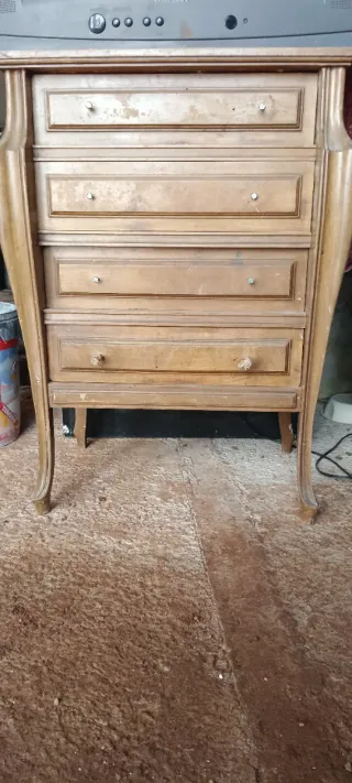 Mesita de noche antigua de madera