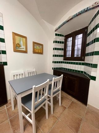 JUEGO DE COMEDOR CON 4 SILLAS